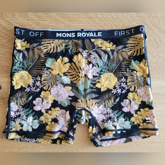 Mons Royale Other - Mons Royale Hannah Merino Hot Pants – Floral Camo – Size M – New Without Tags